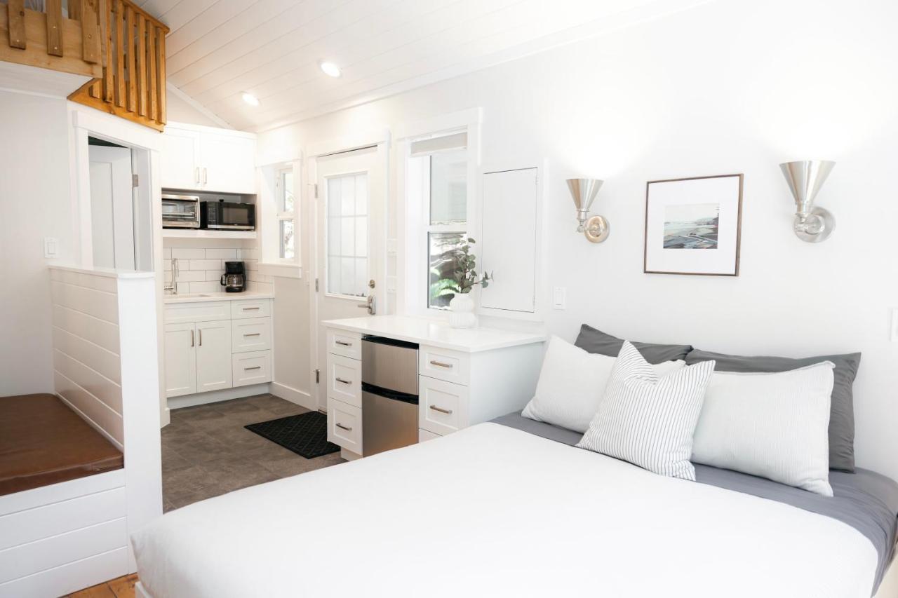 Surfs Inn Guesthouse & Cottages 우크루렛 외부 사진