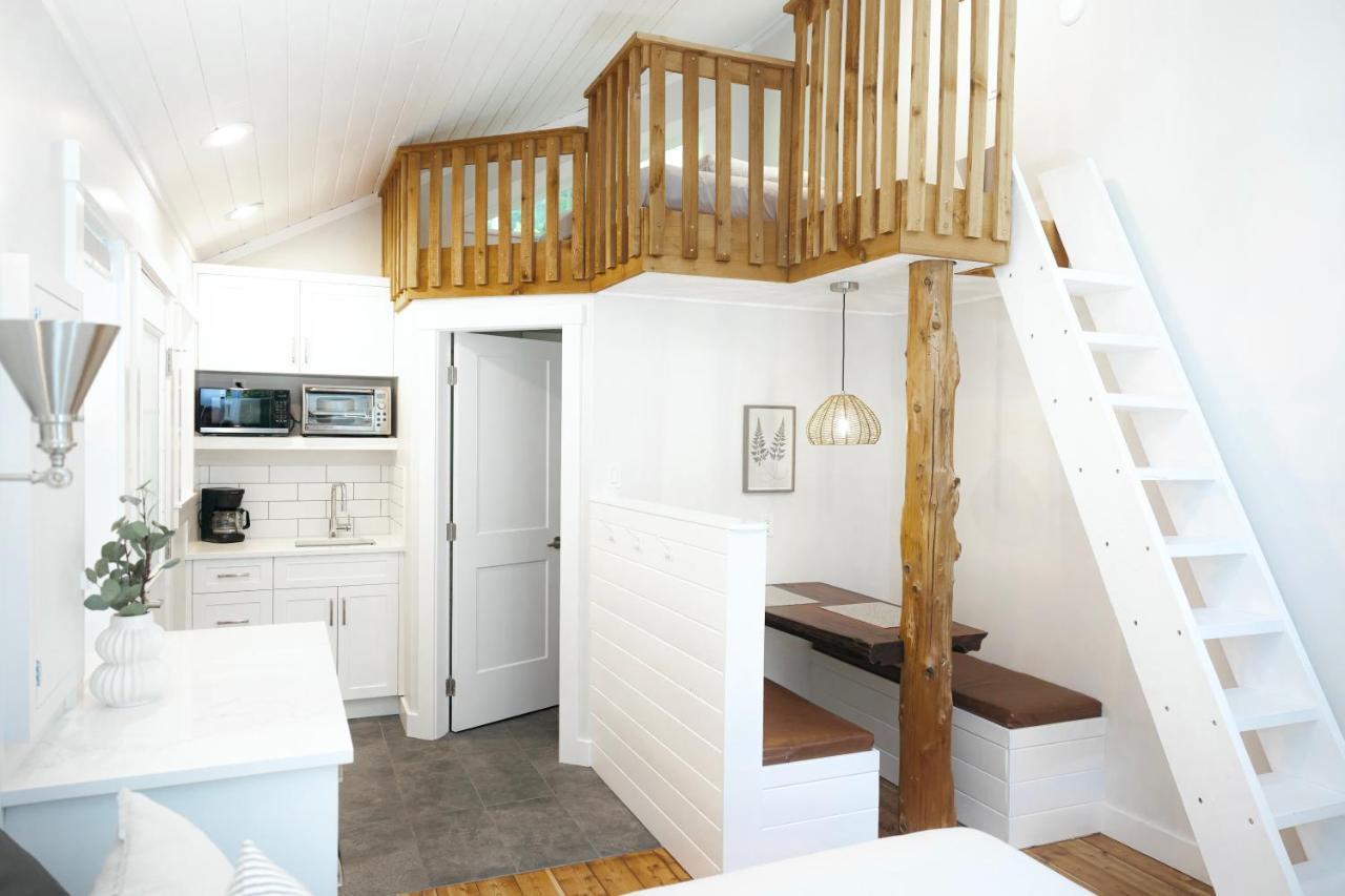Surfs Inn Guesthouse & Cottages 우크루렛 외부 사진